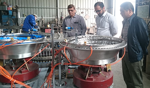 印度客户Swapnil为建铝塑盖生产线来我厂参观